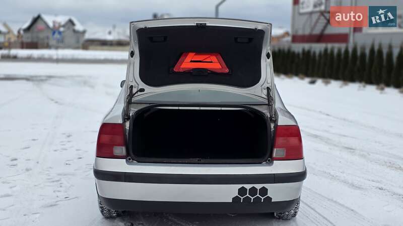 Седан Volkswagen Passat 1997 в Луцке