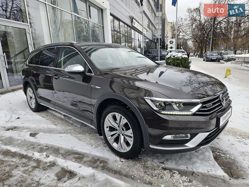 Универсал Volkswagen Passat 2018 в Киеве