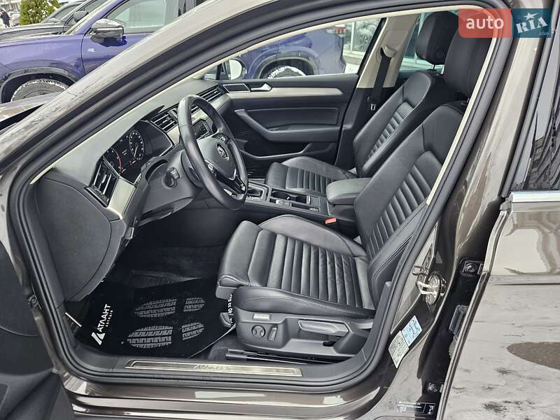 Универсал Volkswagen Passat 2018 в Киеве