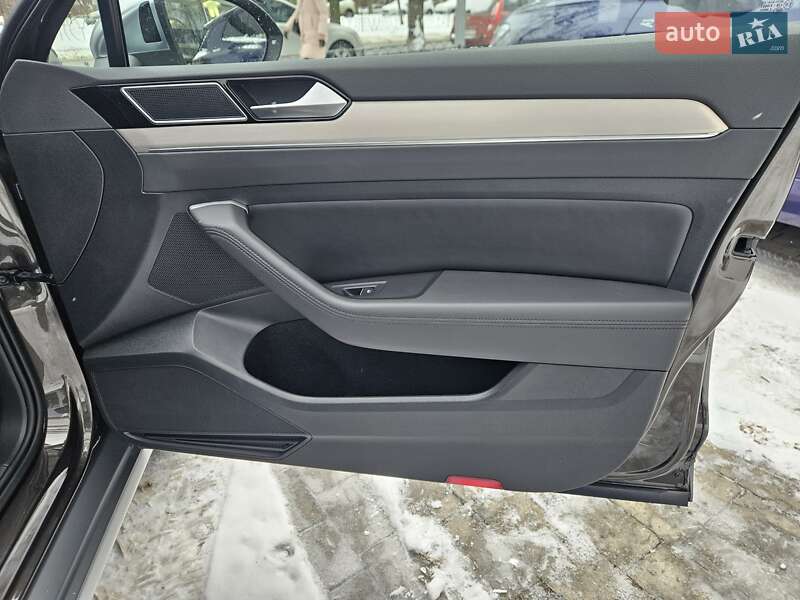 Универсал Volkswagen Passat 2018 в Киеве