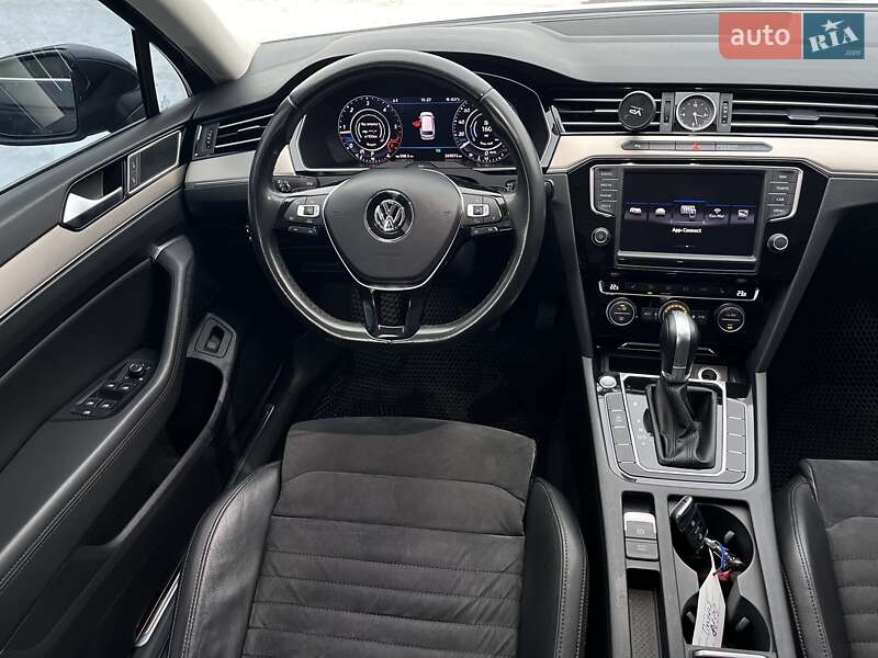Універсал Volkswagen Passat 2017 в Житомирі