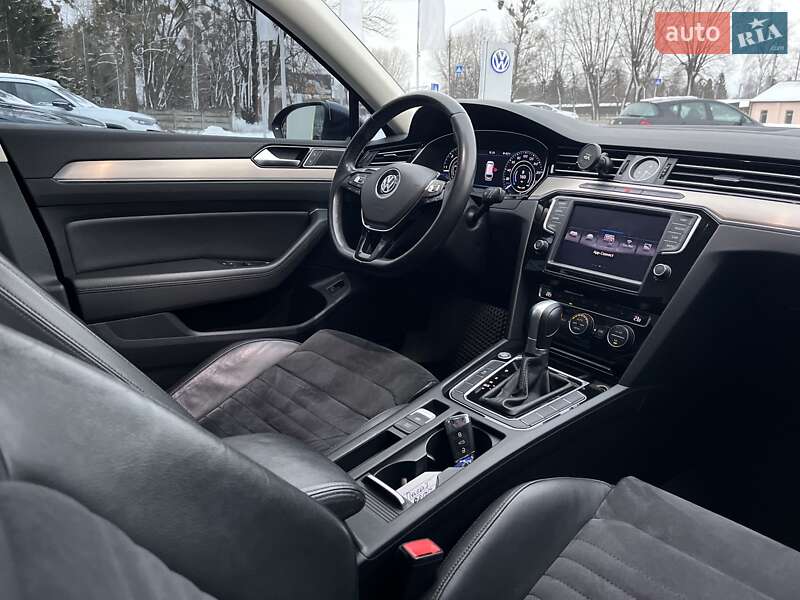 Універсал Volkswagen Passat 2017 в Житомирі
