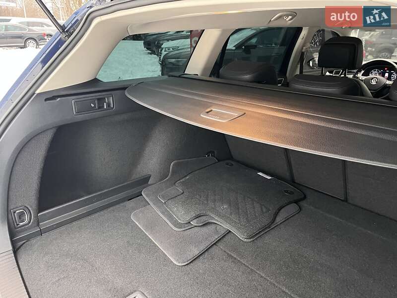 Універсал Volkswagen Passat 2017 в Житомирі