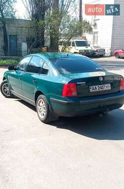 Седан Volkswagen Passat 1998 в Киеве