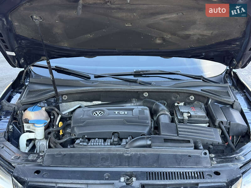 Седан Volkswagen Passat 2015 в Днепре