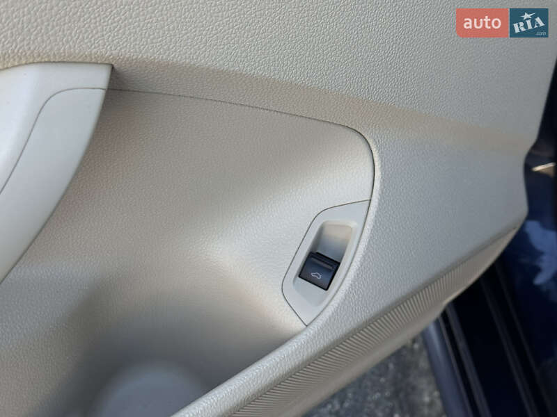 Седан Volkswagen Passat 2015 в Днепре