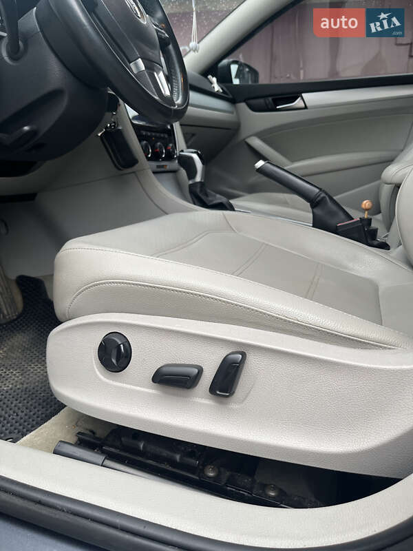 Седан Volkswagen Passat 2012 в Бердичеве