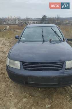Седан Volkswagen Passat 1999 в Николаеве