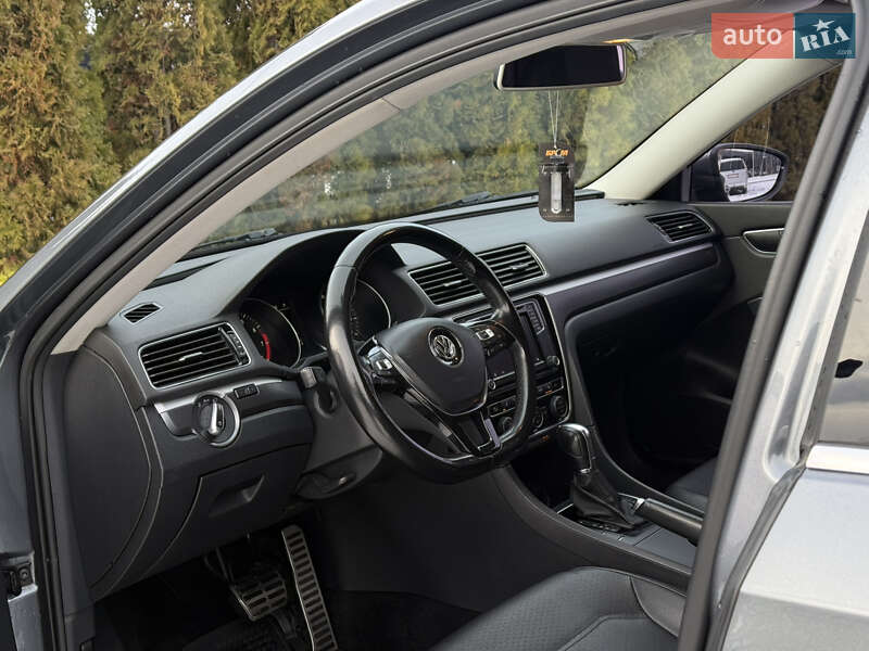 Седан Volkswagen Passat 2017 в Луцке