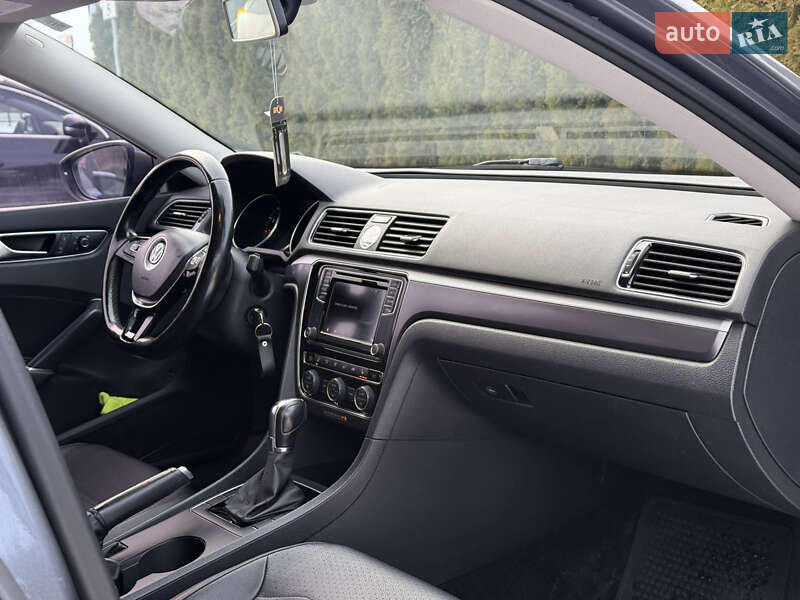 Седан Volkswagen Passat 2017 в Луцке