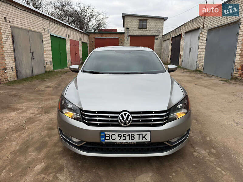 Седан Volkswagen Passat 2011 в Луцьку