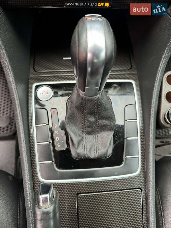 Седан Volkswagen Passat 2011 в Луцьку