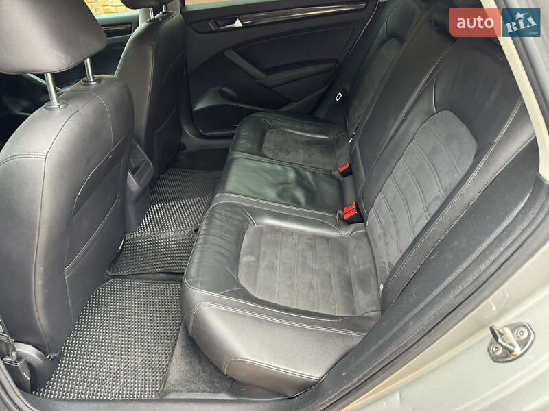 Седан Volkswagen Passat 2011 в Луцьку
