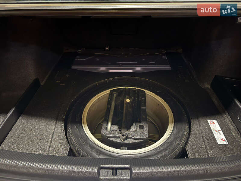 Седан Volkswagen Passat 2011 в Луцьку