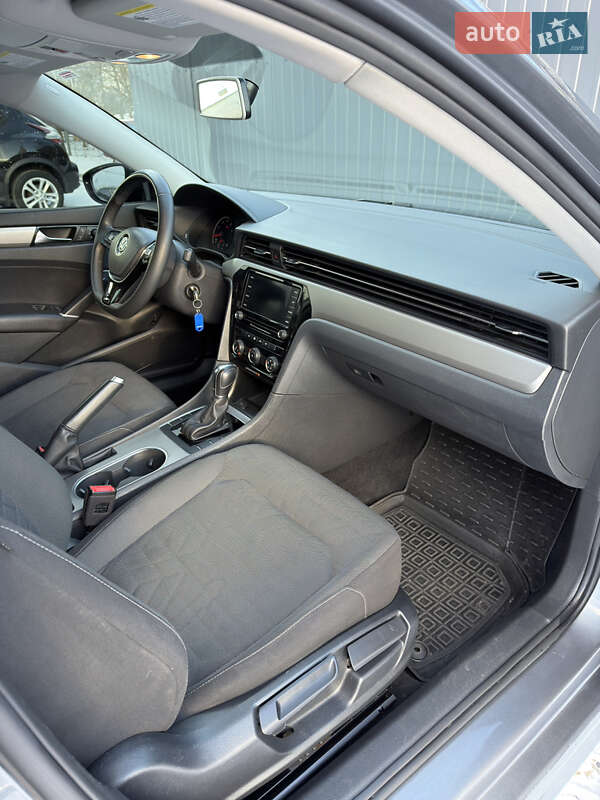 Седан Volkswagen Passat 2020 в Ивано-Франковске