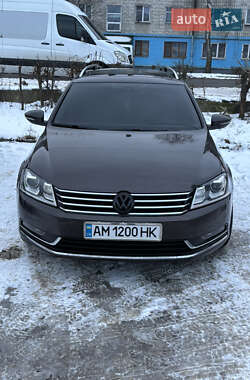 Універсал Volkswagen Passat 2011 в Житомирі