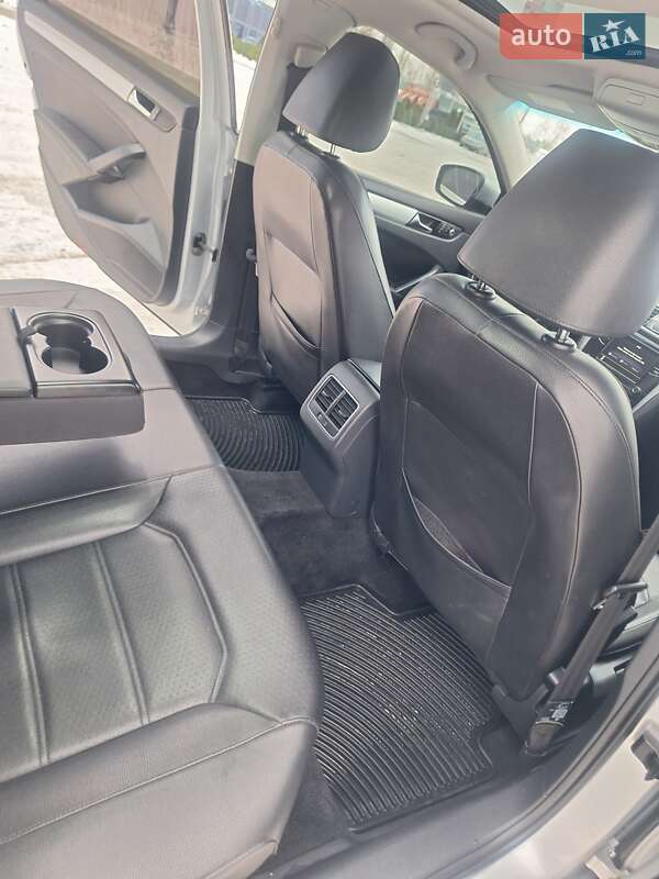 Седан Volkswagen Passat 2013 в Києві фото 32 Седан Volkswagen Passat 2013 в Києві