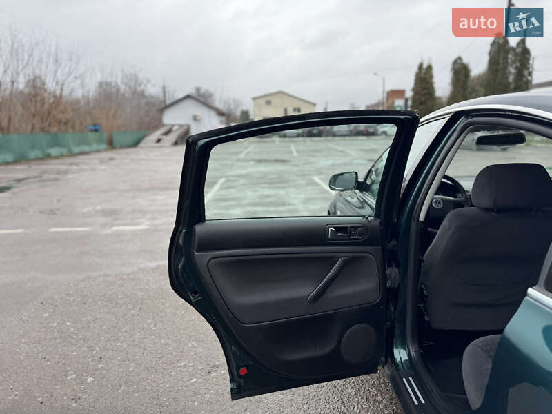 Седан Volkswagen Passat 2001 в Дубно