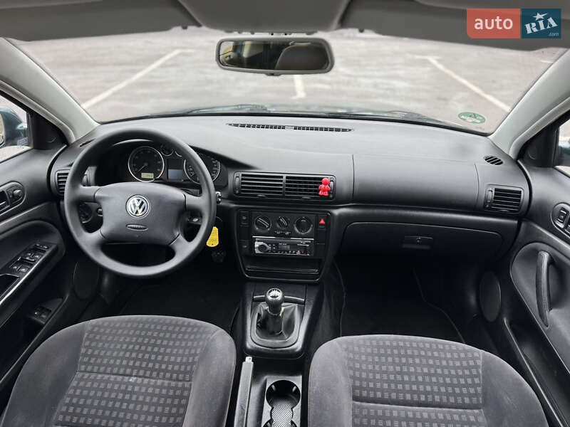 Седан Volkswagen Passat 2001 в Дубно