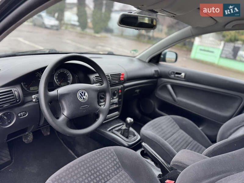 Седан Volkswagen Passat 2001 в Дубно