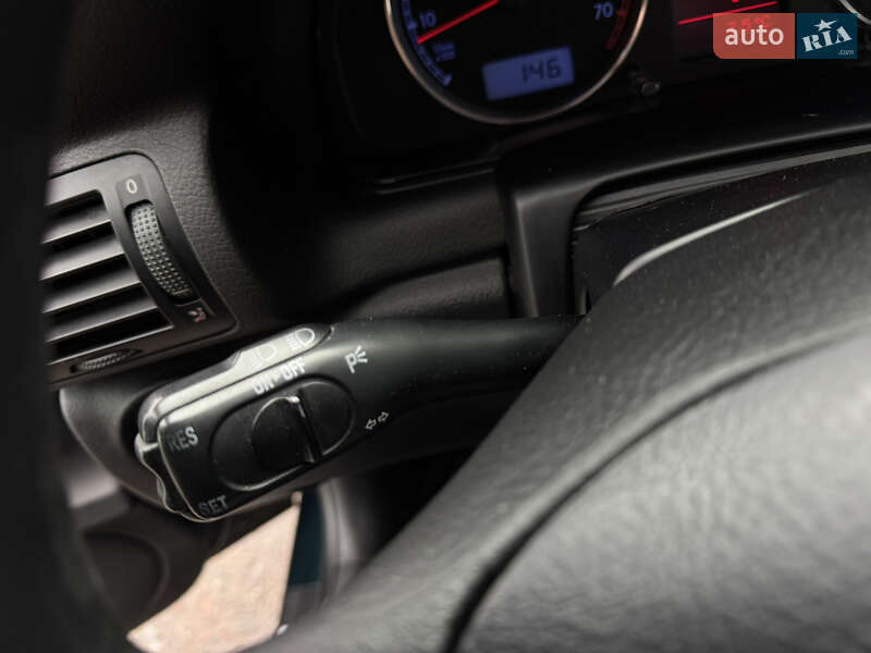 Седан Volkswagen Passat 2001 в Дубно