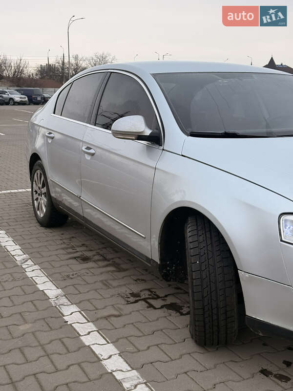 Седан Volkswagen Passat 2005 в Черновцах