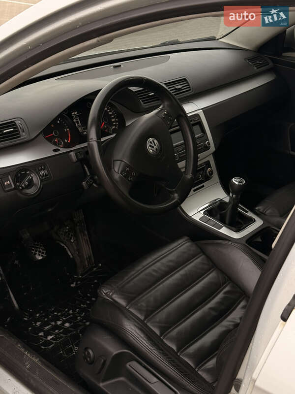 Седан Volkswagen Passat 2005 в Черновцах