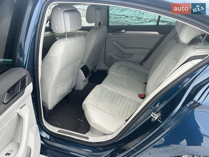 Седан Volkswagen Passat 2020 в Львові