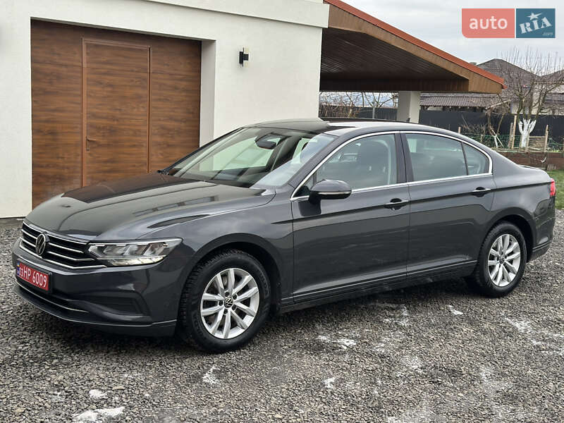 Седан Volkswagen Passat 2020 в Ужгороді