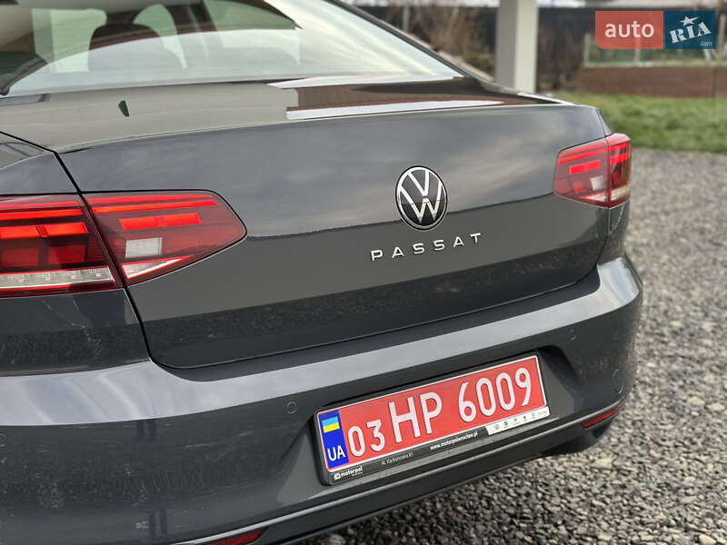 Седан Volkswagen Passat 2020 в Ужгороді