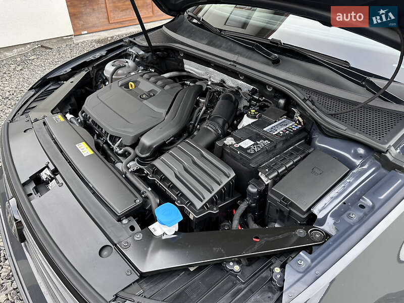 Седан Volkswagen Passat 2020 в Ужгороді