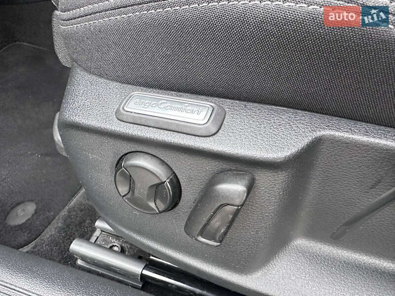 Седан Volkswagen Passat 2020 в Ужгороді