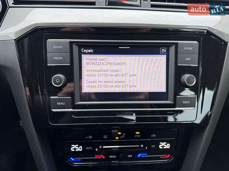 Седан Volkswagen Passat 2020 в Ужгороді