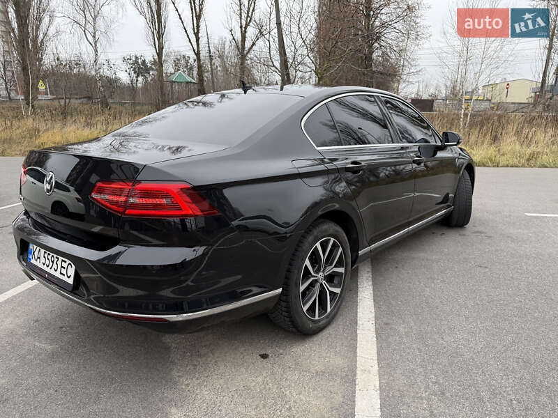 Седан Volkswagen Passat 2018 в Киеве