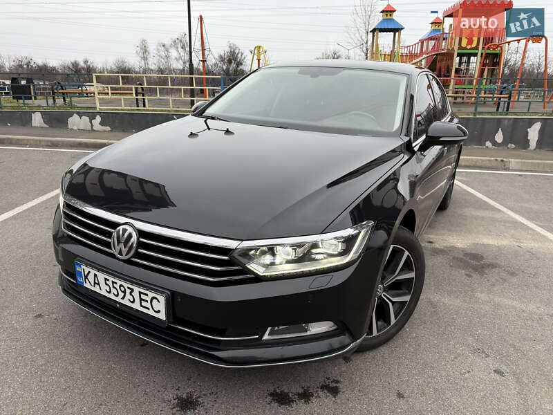Седан Volkswagen Passat 2018 в Киеве
