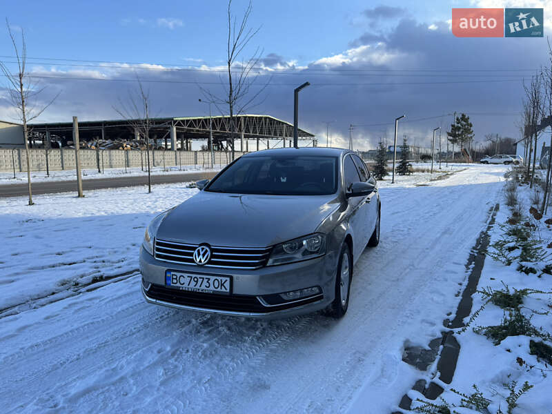 Седан Volkswagen Passat 2012 в Львове