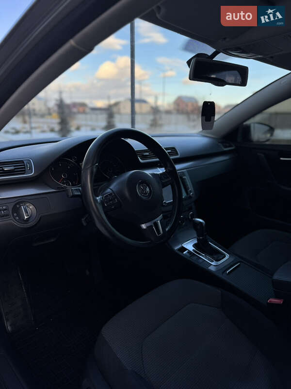 Седан Volkswagen Passat 2012 в Львове