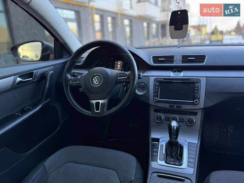 Седан Volkswagen Passat 2012 в Львове