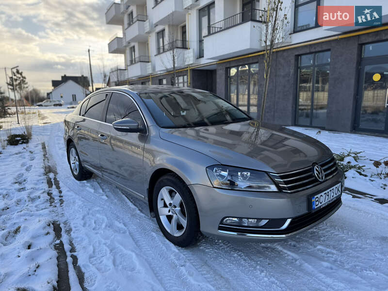 Седан Volkswagen Passat 2012 в Львове
