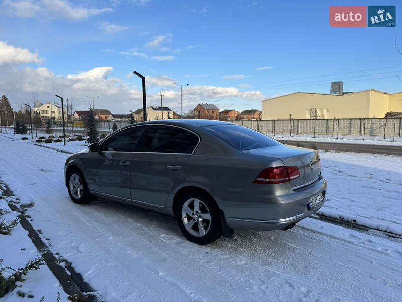 Седан Volkswagen Passat 2012 в Львове