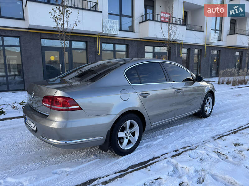 Седан Volkswagen Passat 2012 в Львове