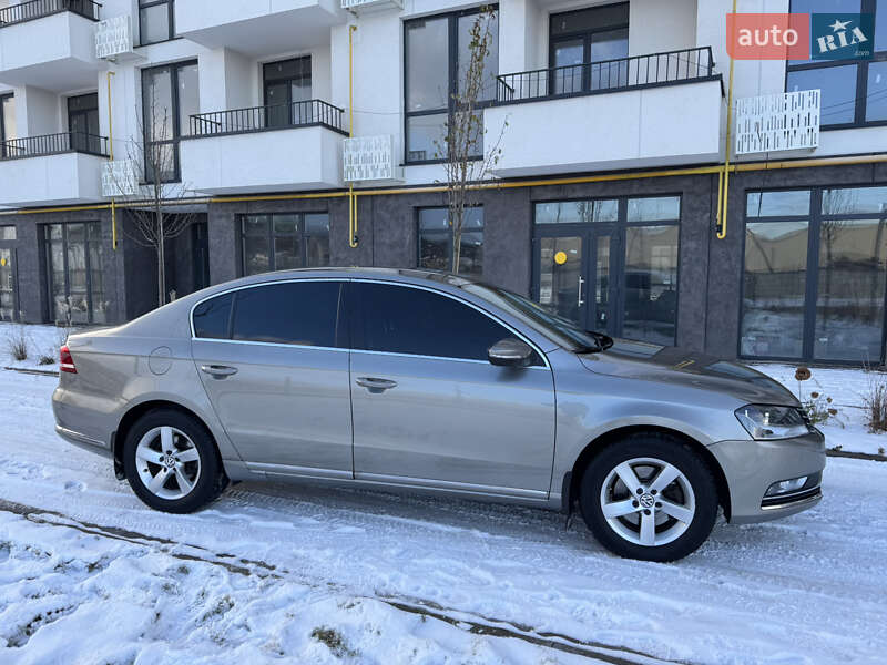 Седан Volkswagen Passat 2012 в Львове