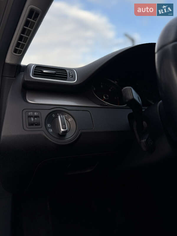 Седан Volkswagen Passat 2012 в Львове