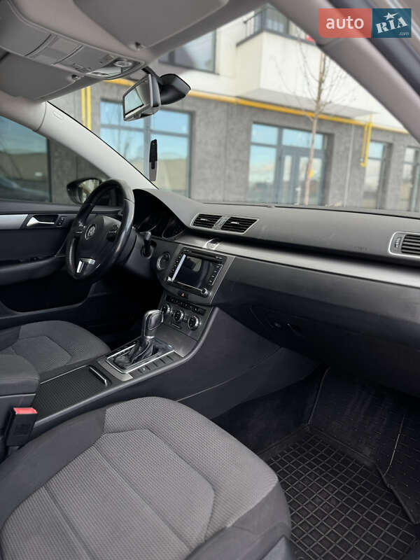 Седан Volkswagen Passat 2012 в Львове