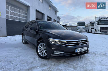 Універсал Volkswagen Passat 2019 в Сарнах