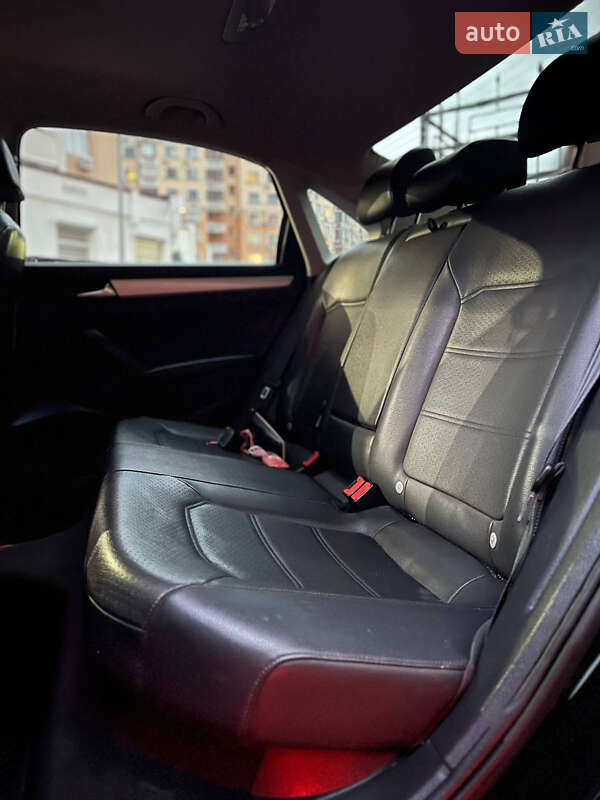 Седан Volkswagen Passat 2011 в Одессе