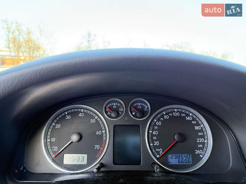Універсал Volkswagen Passat 2003 в Тернополі
