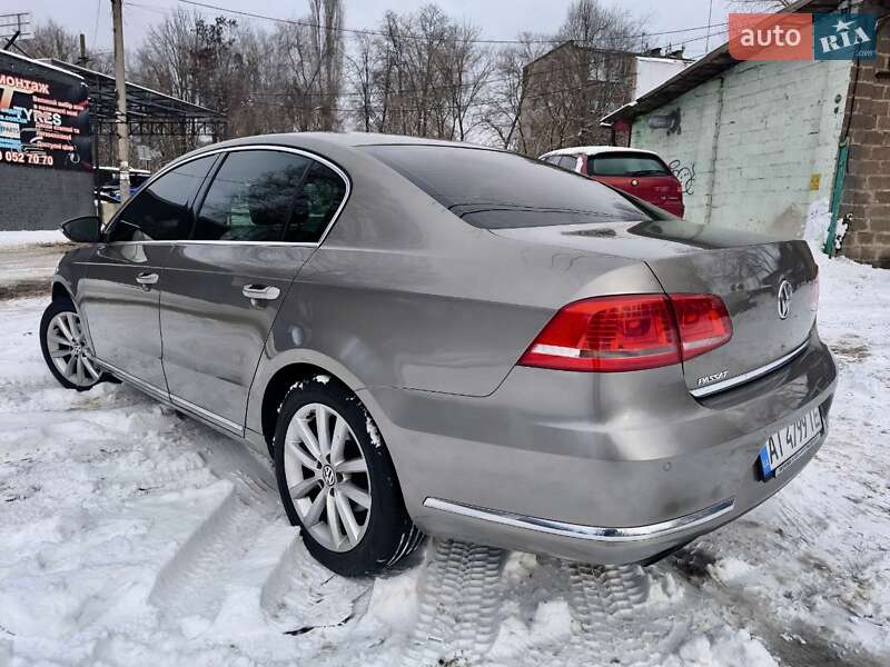 Седан Volkswagen Passat 2012 в Днепре