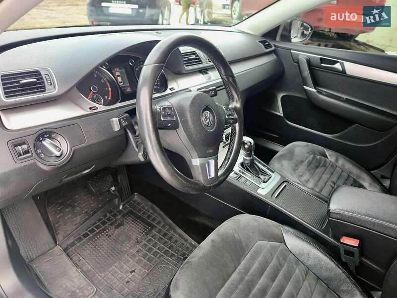 Седан Volkswagen Passat 2012 в Днепре