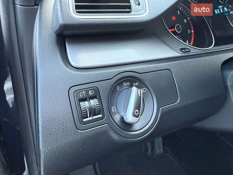 Универсал Volkswagen Passat 2012 в Киеве